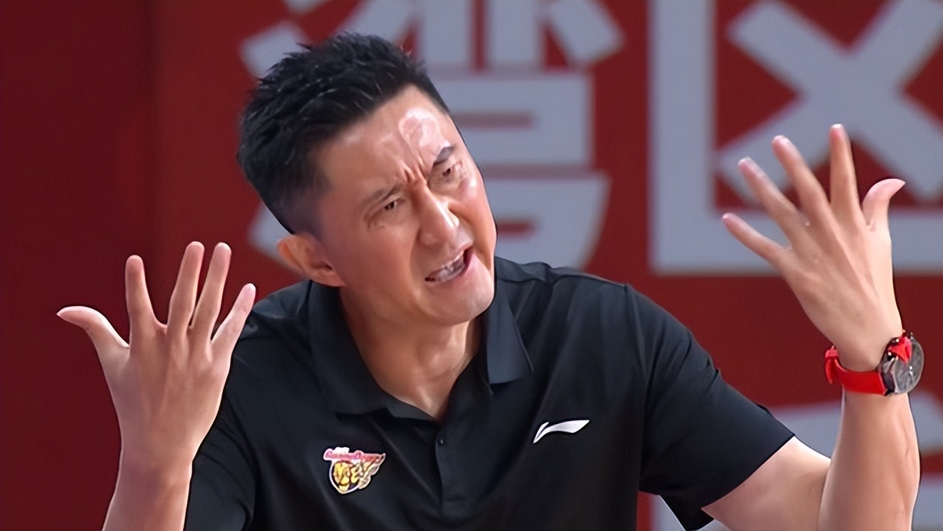 男生打篮球时女生要干什么_打篮球的规则四男一女是什么_篮球规则男打女是什么意思