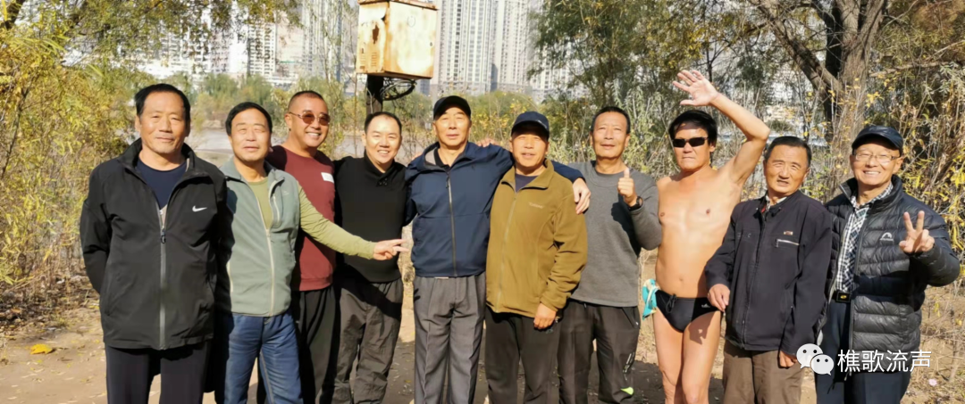 游泳年纪冠军男中国小伙是谁_中国年纪小的游泳冠军男_中国现在游泳男的冠军